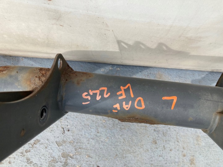 DAF LF EURO 6 FIXATION GARDE-BOUE PROD GAUCHE DROIT 22,5 POUCES