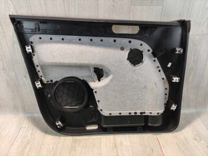 VOLKSWAGEN GOLF PLUS COLLECTEUR PORTES DROIT AVANT 5M0868080A
