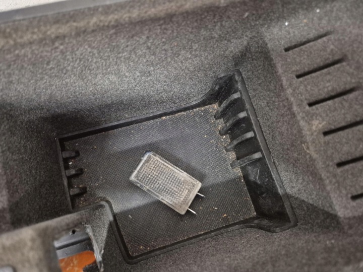 PEUGEOT 407 I 04-10 TUNNEL CENTRAL ACCOUDOIR 9646882880