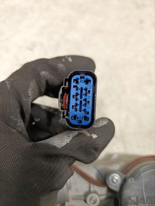 PETIT MOTEUR FERMETURE PORTES CHRYSLER PACIFICA 2021 AVEC ARRIÈRE AVEC GAUCHE 68368919AF