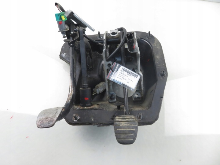 PÉDALES FREINS ADHÉRENCE 8200174530