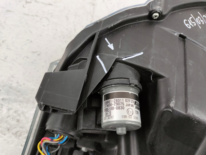 PHARE AVANT DROIT AVANT DROITE BI XÉNON TOYOTA AVENSIS T27 LIFT
