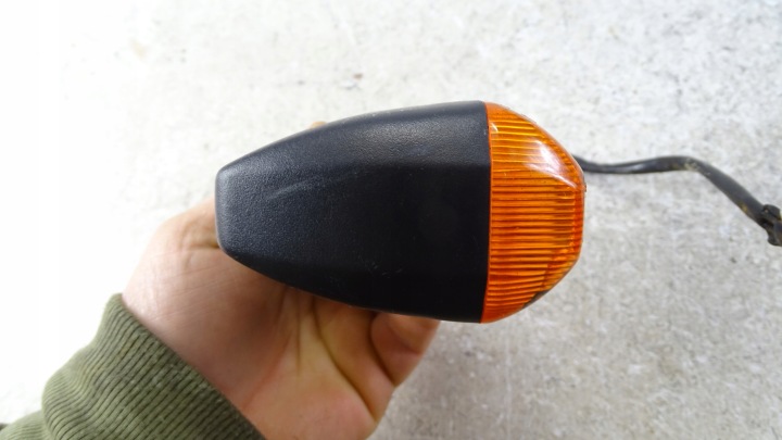 P302 YAMAHA YZF R6 RJ03 FZS 600 FAZER CLIGNOTANT ORIGINAL