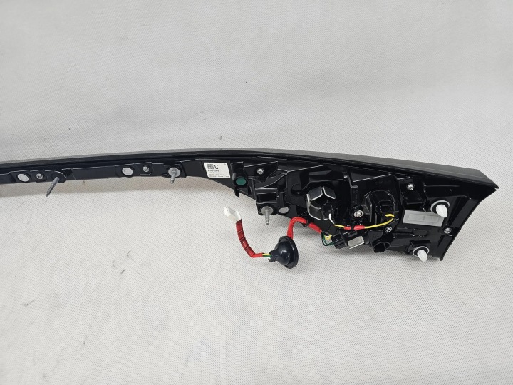 LEXUS LBX PHARE ARRIÈRE STOP CACHE COUVERCLES DE COFFRE ARRIÈRE 81580-52470 PARFAITE
