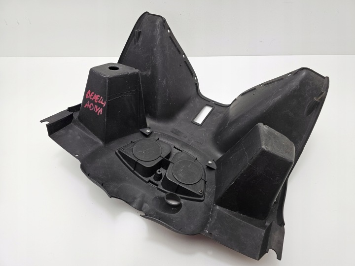 BENELLI ADIVA 125 150 REMPLISSAGE PROTECTION COCKPIT TUNNEL PLASTIQUE
