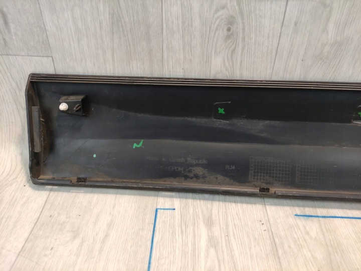 SKODA KAROQ MOULURE PORTES DROIT AVANT 57A854940