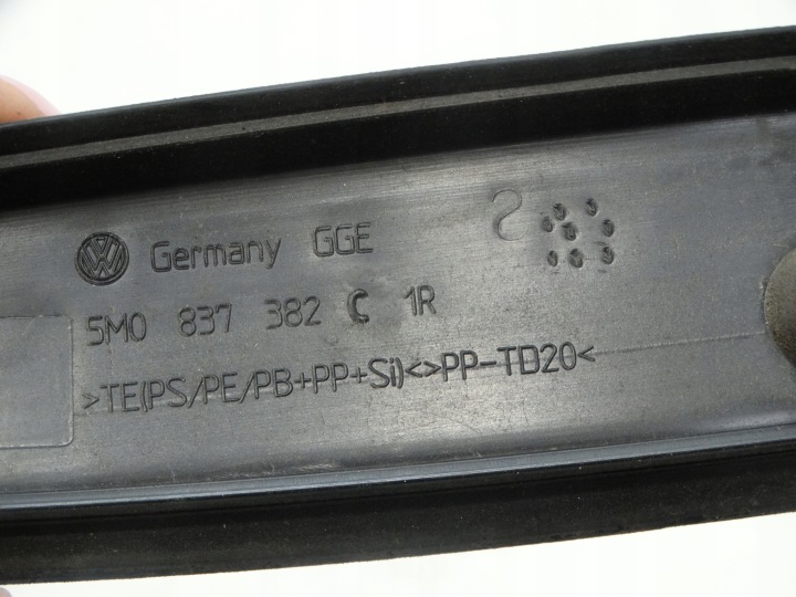 MOULURE PORTES AVANT DROITE VW GOLF 5 PLUS 05-