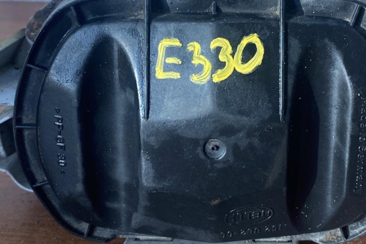 PHARES ANTIBROUILLARD DROIT AVANT AUDI 100 (5000) 14726200 DIESEL 2000