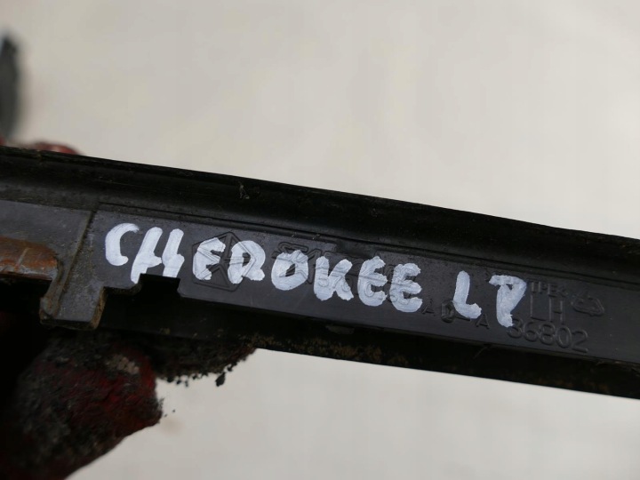 JEEP CHEROKEE KK MOULURE PARE-BRISE GAUCHE