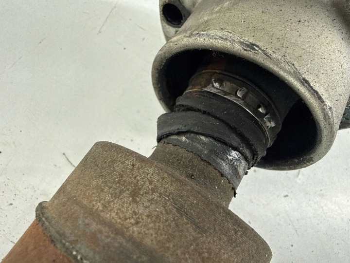 ARRIÈRE ARBRE DE TRANSMISSION JEEP GRAND CHEROKEE 68206211AA