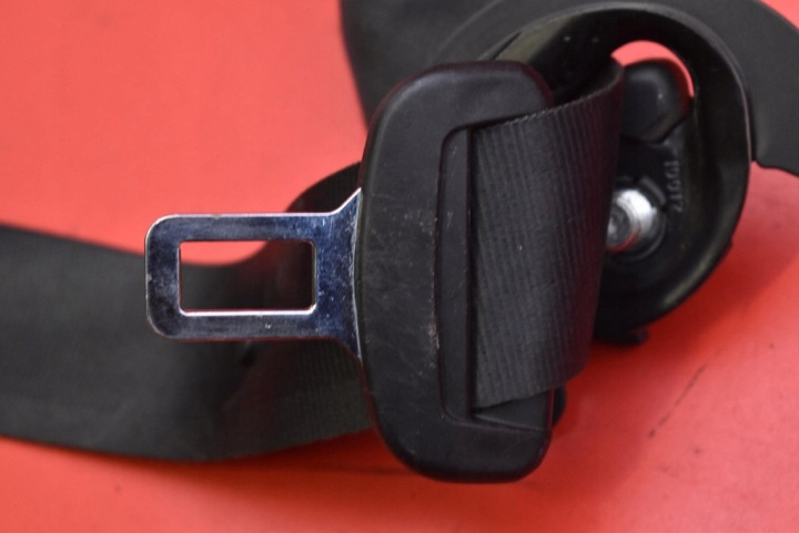 CEINTURE DE SÉCURITÉ DROIT AVANT TENDEUR 6R4857706 VW POLO 5 V 6R 09-15