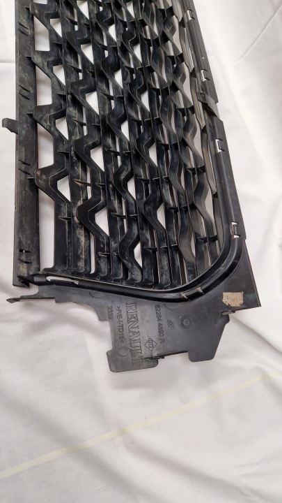 CALANDRE GRILLE PARE-CHOCS CENTRALE AVANT DACIA DUSTER II 2 17-24 OE 622544890R