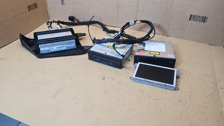 AUDI A6 C6 LIFT NAVIGATION RADIO LECTEUR DE CARTE 4G0035056 4E0035666D 8F0919604