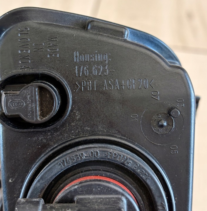 PHARES ANTIBROUILLARD PHARE GAUCHE VW PASSAT B7 10-15 3AA941661G