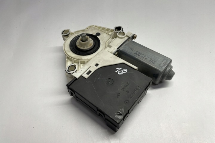 PETIT MOTEUR VITRES AVANT DROITS PORTES VW GOLF V (1K1) 1K4837402E 2.0L