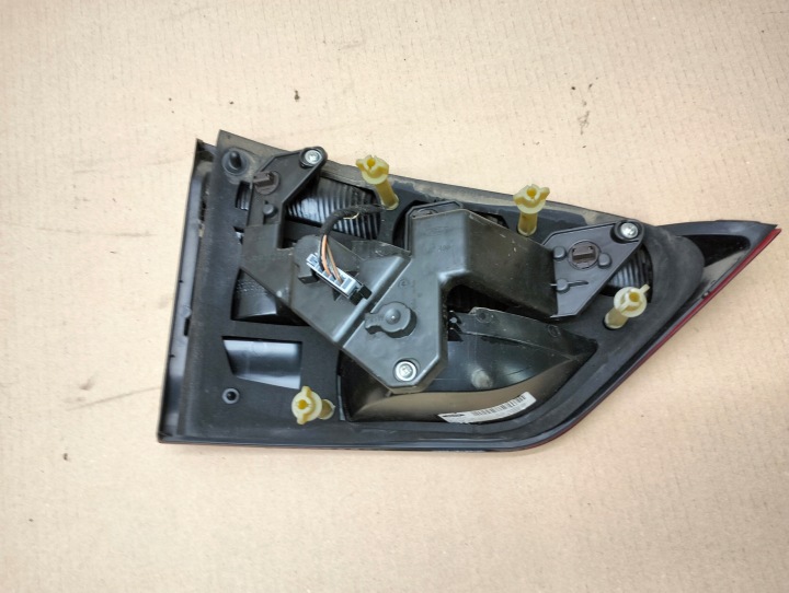 PHARE DANS COUVERCLE DE COFFRE DROITE ARRIÈRE FORD GALAXY MK3 ANNÉE 06-10