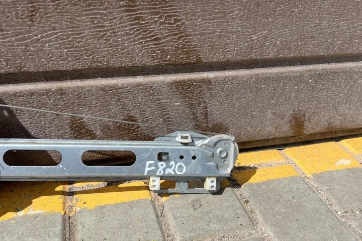 ÉLÉVATEUR VITRES DROITS AVANT PORTES MERCEDES-BENZ A (W168) 0130821672