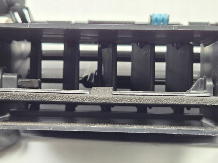 SUBARU OUTBACK V GRILLE CONDUIT D'AIR ADMISSION CONSOLES TABLEAU DE BORD CENTRAL 66110AL00A