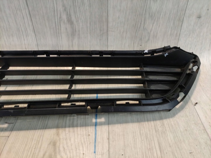 TOYOTA AVENSIS T270 LIFT CENTRALE GRILLE PARE-CHOCS AVANT 5311205100