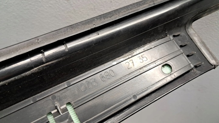 MERCEDES CLC W203 MOULURE REVÊTEMENT SUR SEUIL GAUCHE