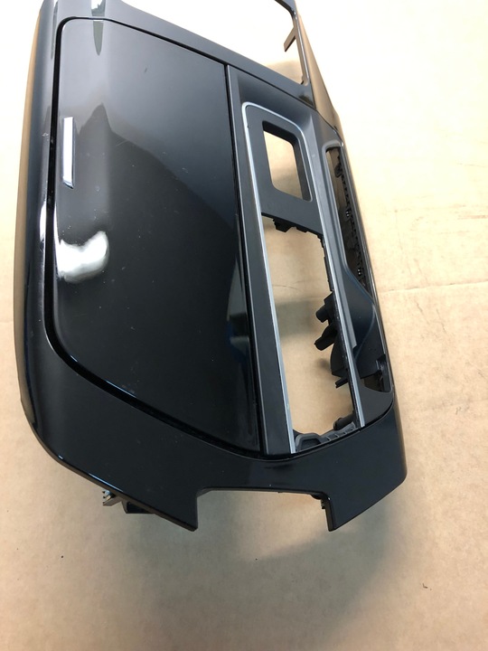 PANEL TUNELS MASERATI LEVANTE 670186923 