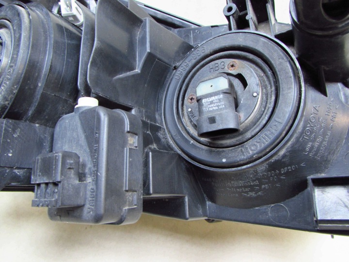 TOYOTA RAV4 III 06-09 PHARE AVANT GAUCHE UK