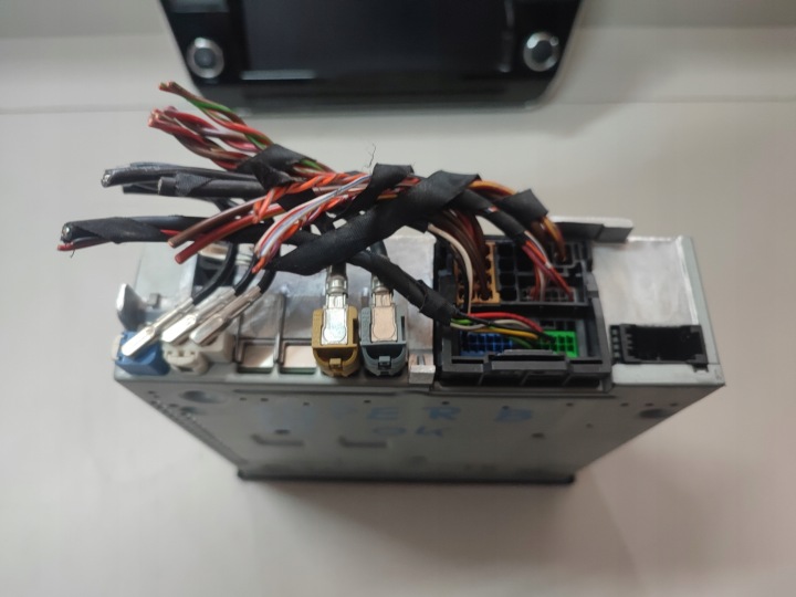 LECTEUR DE CARTE SD NAVIGATION MULTIMÉDIA MONITEUR 3V0035020B SKODA SUPERB III