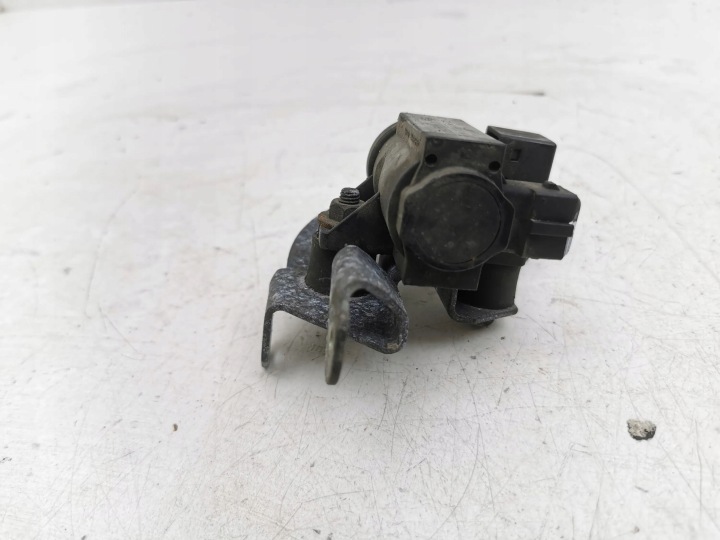 BMW 5 E39 2000 SOUPAPE PRESSION