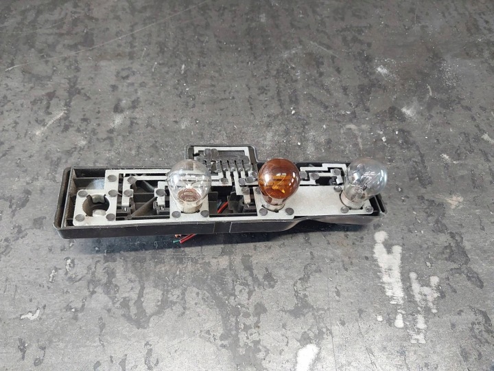 DOUILLE D'AMPOULE ARRIÈRE DROITE SKODA OCTAVIA MK1 (1U) UNIVERSEL 1U9945258