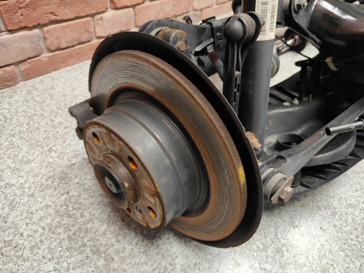 BMW 1 F20 F21 SUSPENSION ARRIÈRE ARRIÈRE COMPLET CHÂSSIS CHÂSSIS POUTRE JOINTS DE DIRECTION