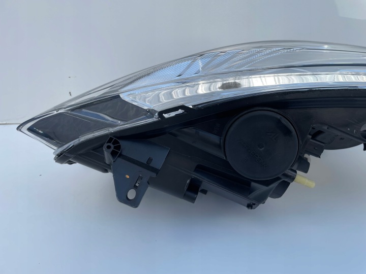 RENAULT CLIO IV AVANT LIFT CHROME PHARE DROITE 260102796R