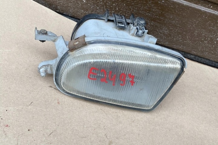 PHARES ANTIBROUILLARD DROIT AVANT AUDI 100 (5000) 14726100 2000