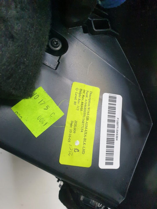 BOÎTE À GANTS PASSAGER MERCEDES-BEBZ ML W164 A1646800691