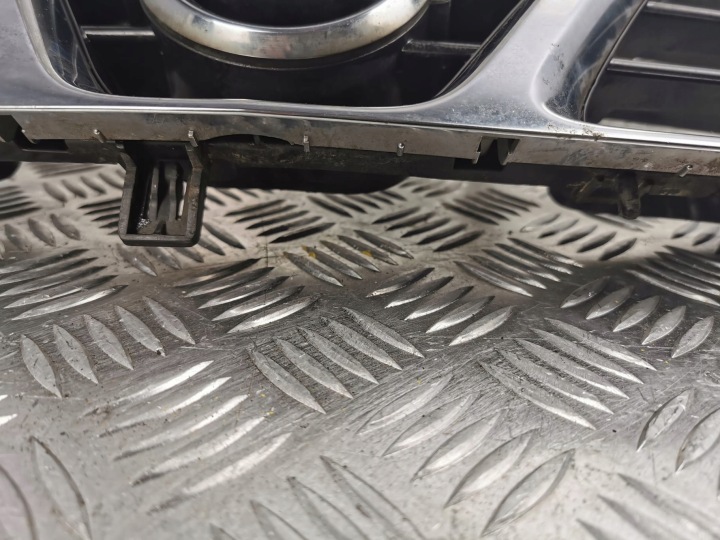 CALANDRE GRILLE RADIATEUR GRILLE NISSAN X-TRAIL T30 62310-8H700