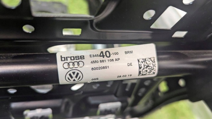 CHÂSSIS SIÈGES AVANT CÔTÉ DROITE AUDI Q7 Q8 2016-2025 USA 4M0881106AP