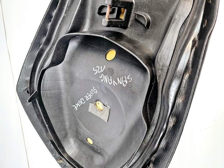 SYM SUPER DUKE 125 SIÈGE BANQUETTE ARRIÈRE SIÈGE