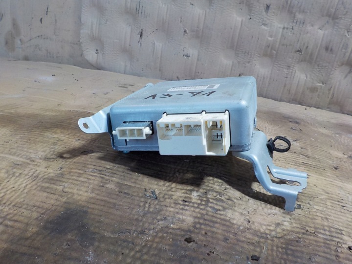 AVENSIS III MODULE PORTES 8598A-05010