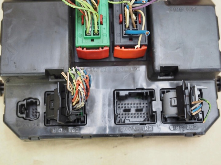 BOÎTE MODULE FUSIBLE FUSIBLES PEUGEOT 307 9651197580A