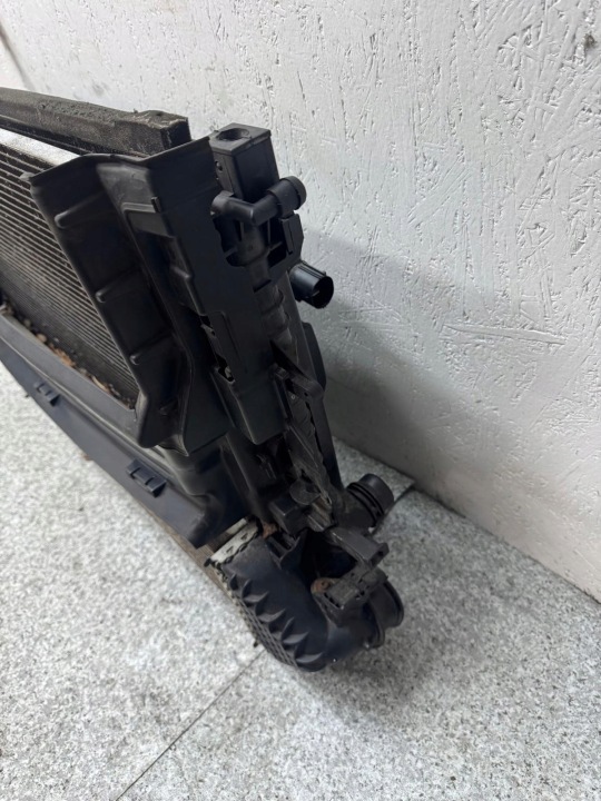 RADIATEUR ENSEMBLE ÉCHANGEUR AIR-AIR VOLVO V40 II 2012-2018 1.6 T3 2.0 T3 T4 D4