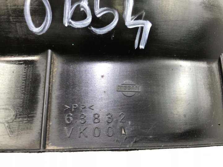 FIXATION BAGUETTES DROIT 63832VK00A NAVARA D22