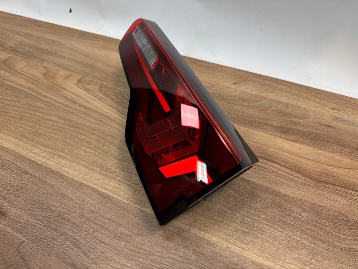 PHARE LED ARRIÈRE DROITE DANS COUVERCLE DE COFFRE BMW 2 PIÈCES U10 9448814