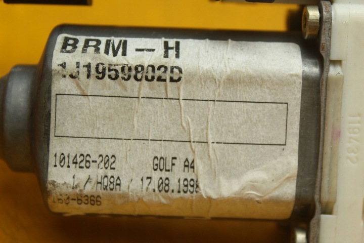 PETIT MOTEUR CONTRÔLEUR VITRES DROIT AVANT VW GOLF IV 1J1959802D 101386 101