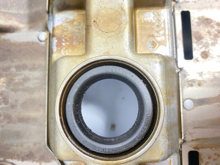 COUVERCLE DE SOUPAPES MERCEDES W124 E200 200E 200 E220 220E 220CE 1110100330 M111