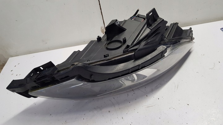 PHARE DROITE AVANT OPEL ZAFIRA C LENTILLE