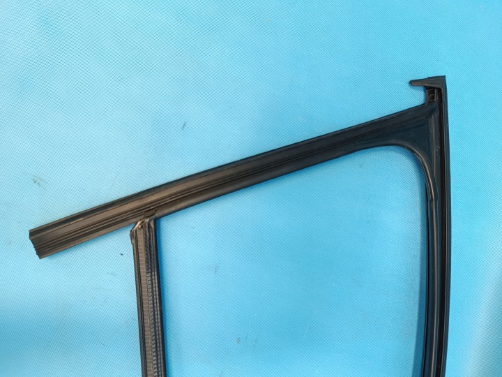 AUDI A6 C8 LIFT AVANT 2025 R MOULURE JOINT D'ÉTANCHÉITÉ PORTES GAUCHE AVANT 4K0837431B