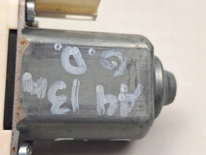 PETIT MOTEUR VITRES ARRIÈRE ARRIÈRE CÔTÉ DROITE AUDI A6 S6 C6 4F 8K0959812A