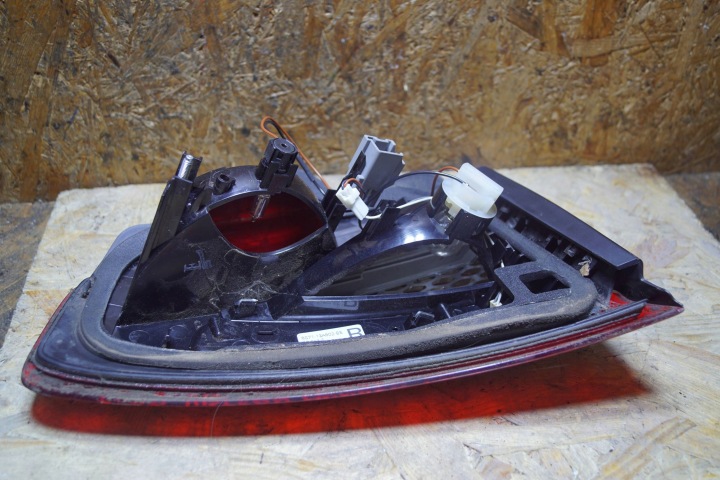 FORD MONDEO MK4 LIFT UNIVERSEL PHARE DROIT ARRIÈRE (C2235C)