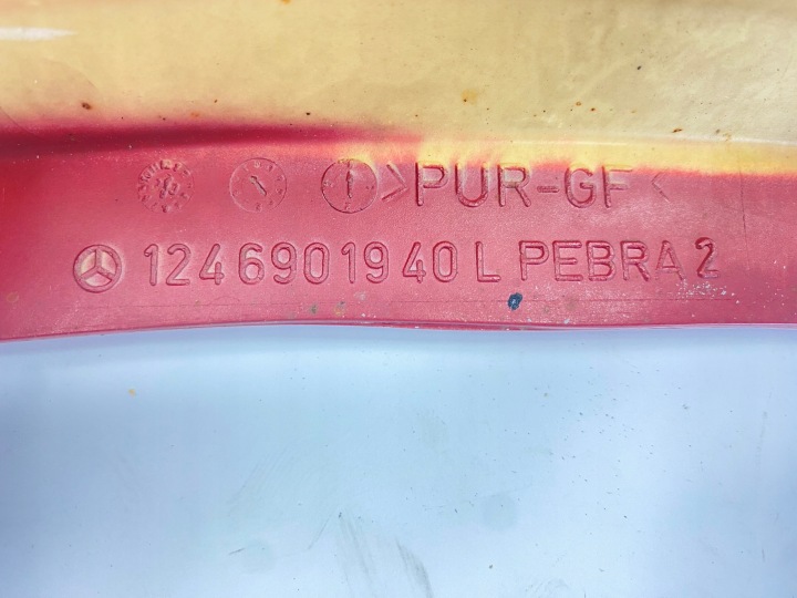 MOULURE LATÉRALE GARDE-BOUE GAUCHE ARRIÈRE LÈVRE MERCEDES W124 BERLINE UNIVERSEL 1246901940