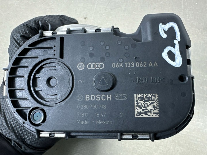 PAPILLON DES GAZ AUDI Q3 8U 06K133062AA 2.0TFSI