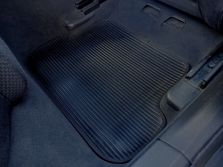 TAPIS DE SOL CAOUTCHOUC VERS VW PASSAT B5 (1996 2000) VENTE (P104)